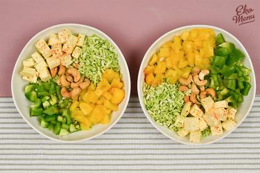 Keto groene bowl met broccolirijst en kaas en noten crunch